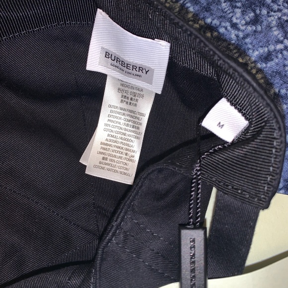 Black Embroidered Crest Logo Cap - Picture 3 of 6